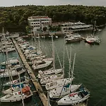Ribarska Koliba Aparthotel 4*