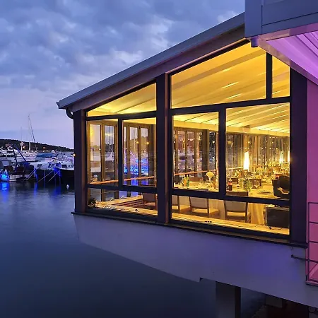 Ribarska Koliba アパートホテル 4*