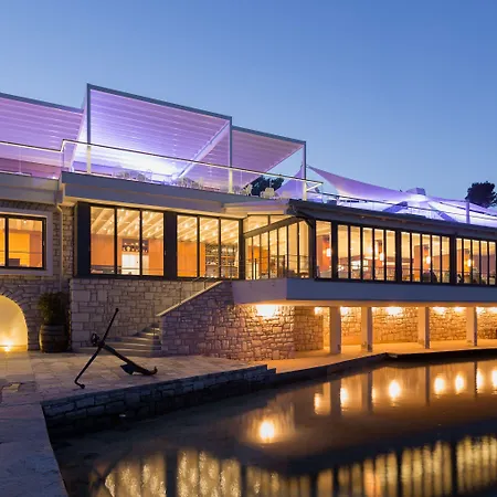 Ribarska Koliba 4* プーラ