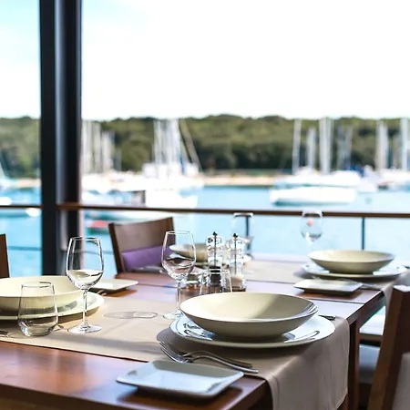 Ribarska Koliba 4* プーラ