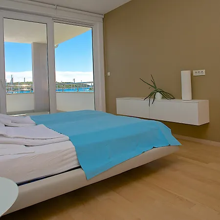 Ribarska Koliba 4* プーラ