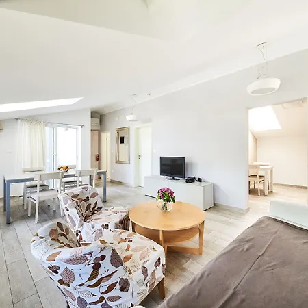 شقة فندقية Ribarska Koliba 4*