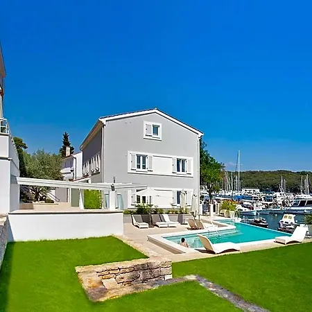 Ribarska Koliba 4*