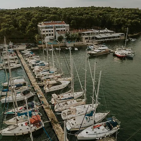 Ribarska Koliba شقة فندقية 4*