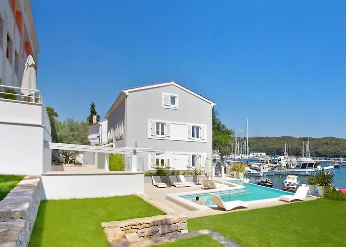 Ribarska Koliba 4* Πούλα