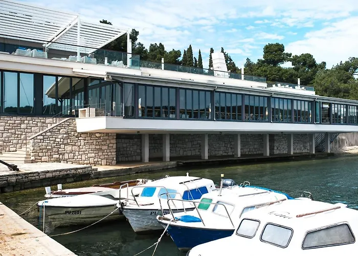 Lägenhetshotell Ribarska Koliba 4*