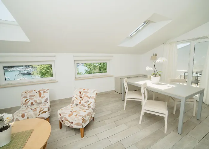 Ribarska Koliba 4* Πούλα
