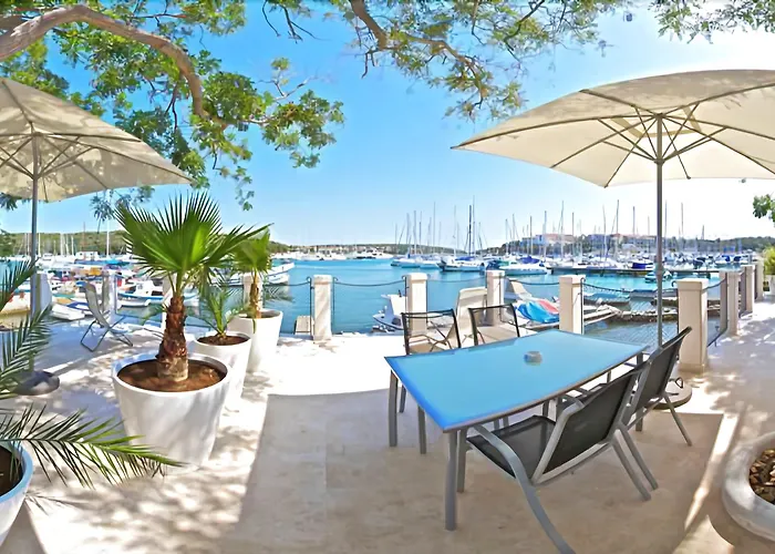 Ribarska Koliba Apartmanhotel 4*