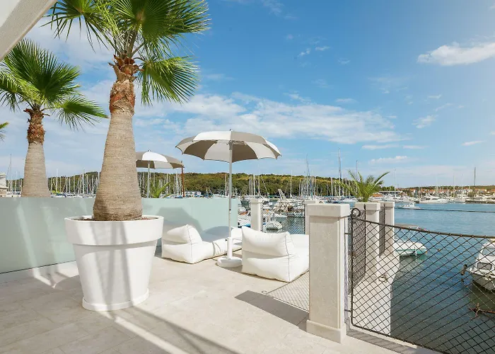 Ribarska Koliba Apartmanhotel 4*