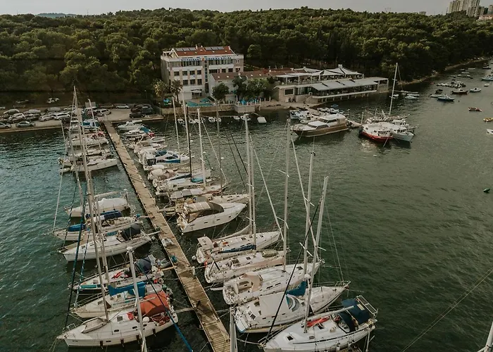 Ribarska Koliba Lägenhetshotell 4*