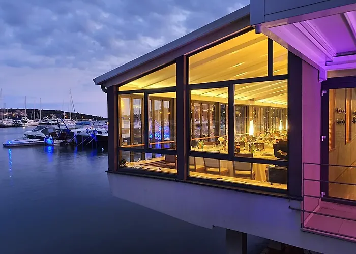 Ribarska Koliba Aparthotel 4*